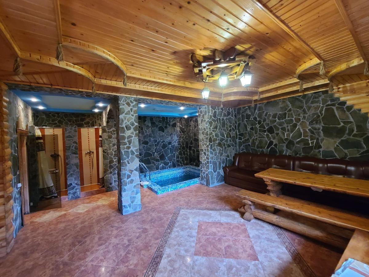 Гуцульська Хата Otel Yaremche Dış mekan fotoğraf