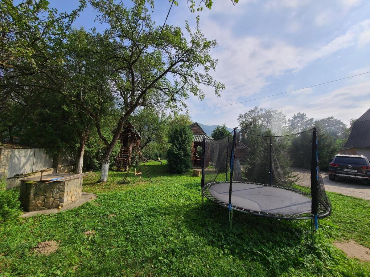 Гуцульська Хата Otel Yaremche Dış mekan fotoğraf