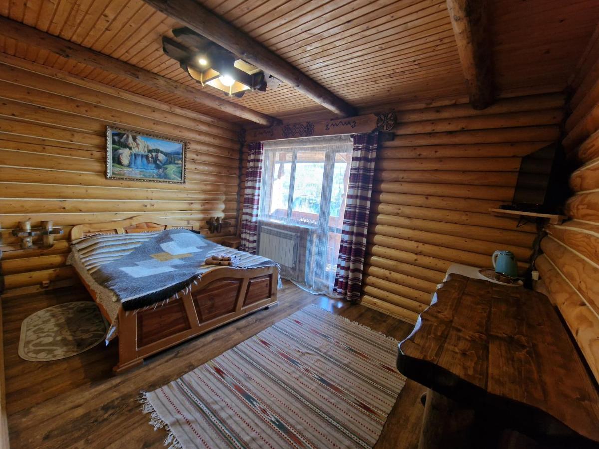 Гуцульська Хата Otel Yaremche Dış mekan fotoğraf