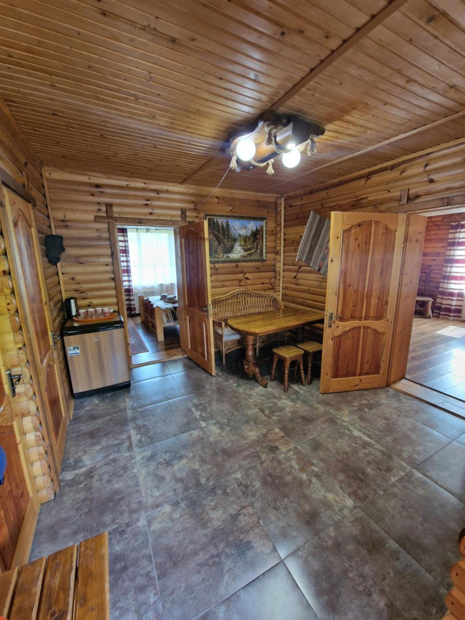 Гуцульська Хата Otel Yaremche Dış mekan fotoğraf