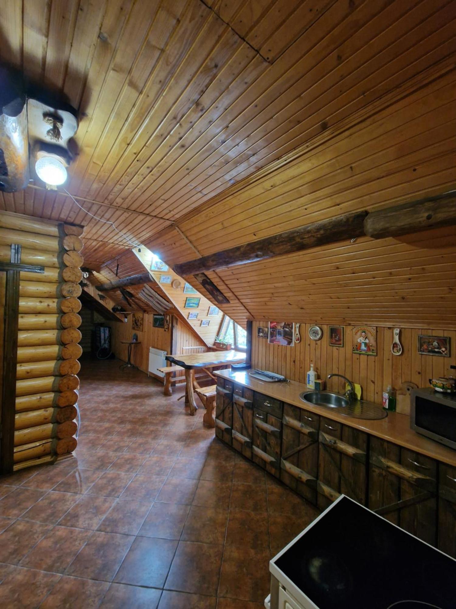 Гуцульська Хата Otel Yaremche Dış mekan fotoğraf
