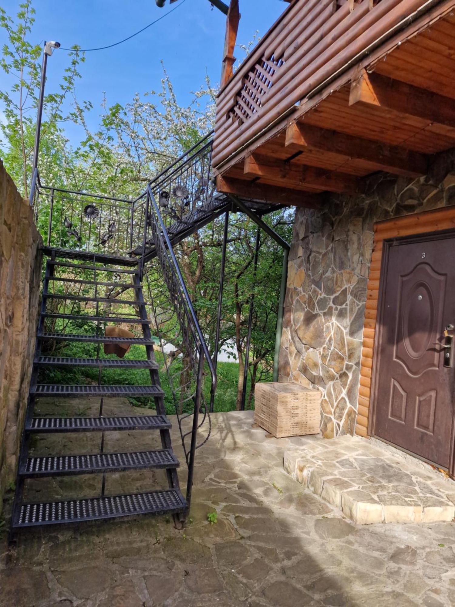 Гуцульська Хата Otel Yaremche Dış mekan fotoğraf
