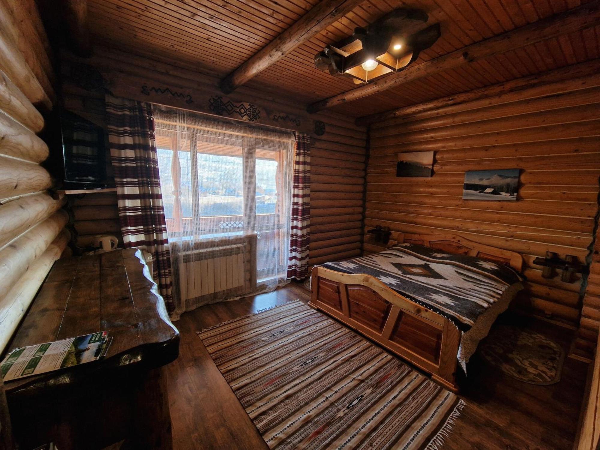 Гуцульська Хата Otel Yaremche Oda fotoğraf